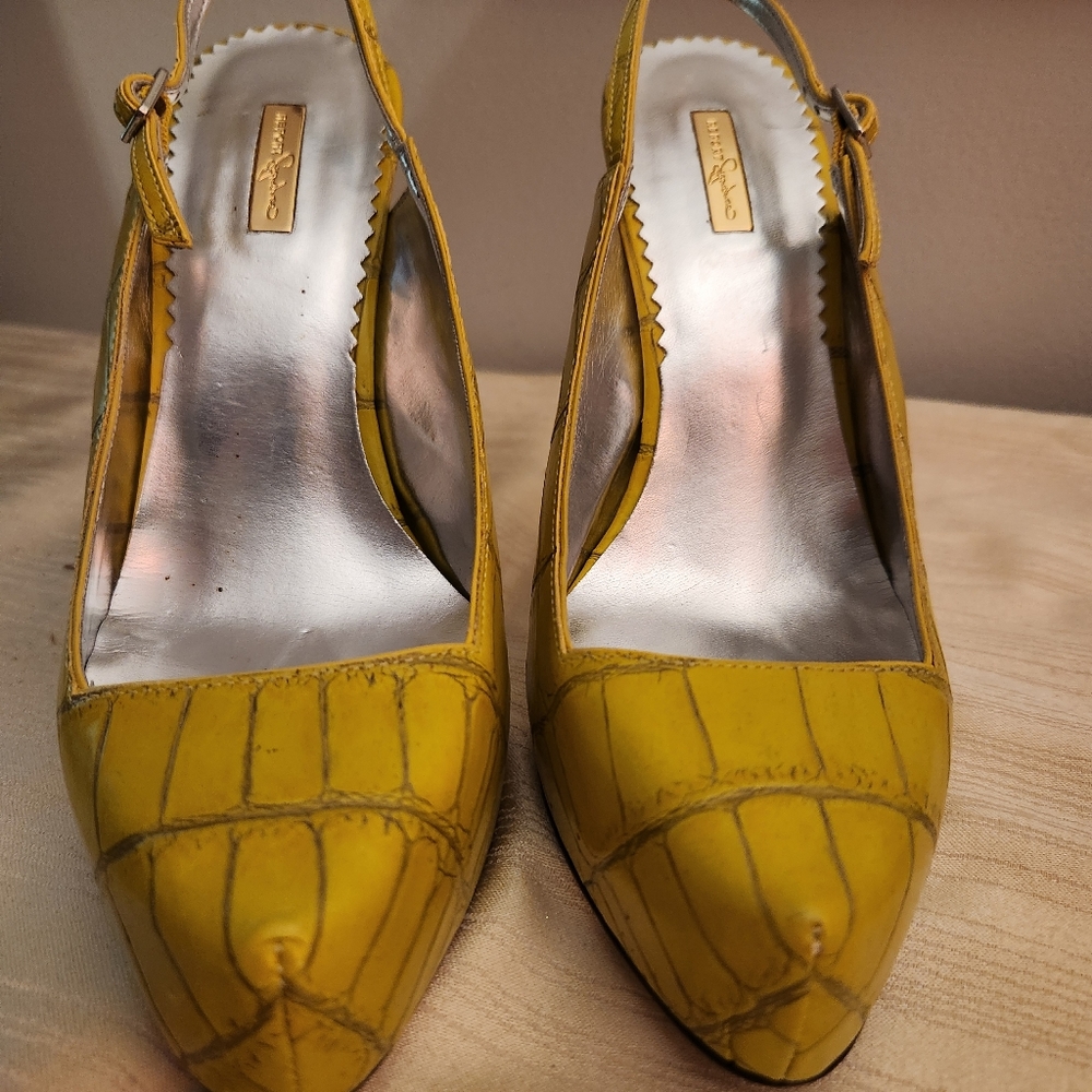 Report Signature shoes, leather, color olive, 5.5" heels.